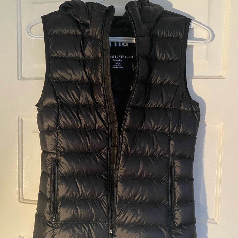 TNA borane super light packable hooded vest Xxs black